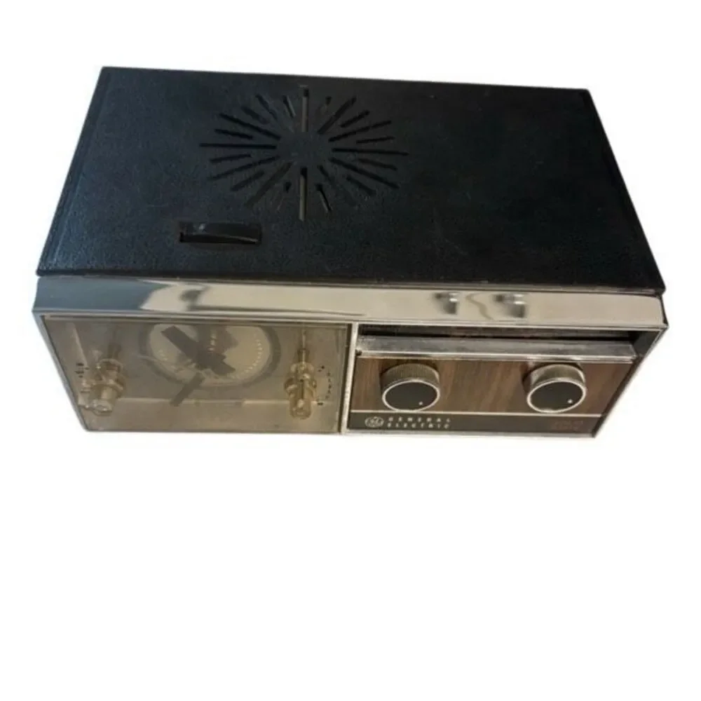 GE General Electric Vintage Model C550F Clock Radio *Read*